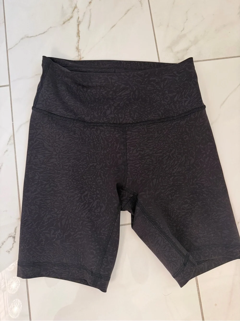 Lululemon black patterned wunder train shorts size 4